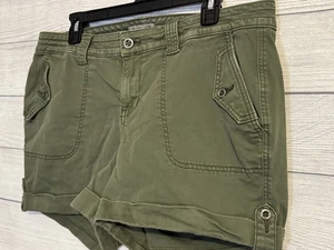 Torrid Damen Shorts Gr. 16 Armeegrün Baumwollmischung Stretch EG - Bild 1 von 5