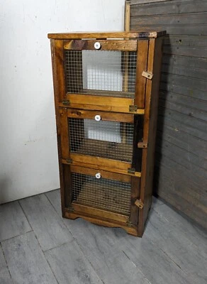 Gabinete de gelatina vintage rústico de madera de pino para patatas y verduras Foto 1 de 4
