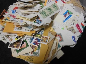 8.4 Oz of US Stamps on Paper, Mostly Commemoratives, Some Definitives, Christmas - Picture 1 of 6