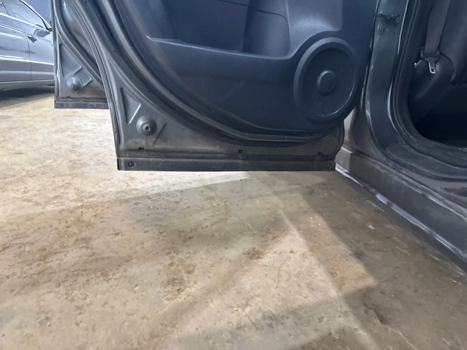 Used Rear Left Door Assembly Rear Side fits: 2010 Honda Cr-v electric L. solar R Foto 1 de 4