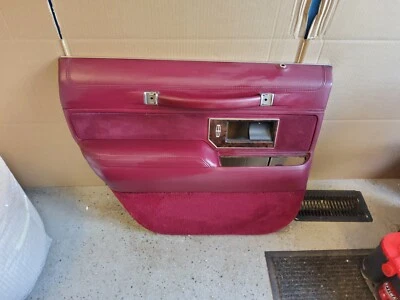 Panel de puerta trasera izquierda conductor coche urbano Lincoln 1990-1994 OEM ROJO GRANATE Foto 1 de 4
