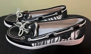 ZAPATOS DE BARCO SPERRY TOPSIDER PARA MUJER TALLA 7,5, CHAROL NEGRO CON LATERALES CON ESTAMPADO ANIMAL - Imagen 1 de 7