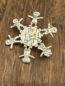 Spilla Spilla Save The Children Around The World EFS Argento Sterling 925 Vin - Foto 1 di 6