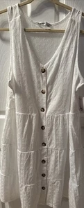 Hermoso Vestido Solero Para Mujer Sin Mangas Botón Frontal Ojales en Niveles Talla XL. Blanco - Imagen 1 de 7
