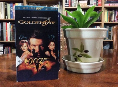 Golden Eye James Bond Collection 1995 VHS Foto 1 de 4