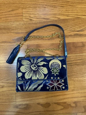 TORY BURCH 蓝色天鹅绒宇宙花卉小翻盖链条斜挎包手提包 — 第 1/4 张图片