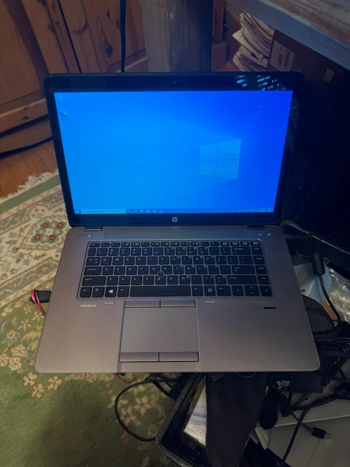 HP EliteBook 850 G2 i5-5300U 1GB RAM 256GB SSD Win10 Pro Touch Foto 1 de 4