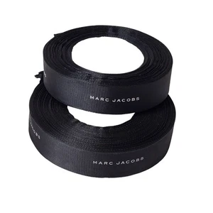 AUTENTICO MARC JACOBS nastro regalo nero bianco lettere circa 45 iarde - Foto 1 di 3