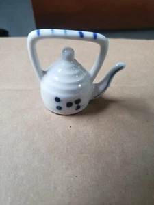 Vintage Miniature TEA POT KETTLE Porcelain Blue And White 2x2 inch - Picture 1 of 2