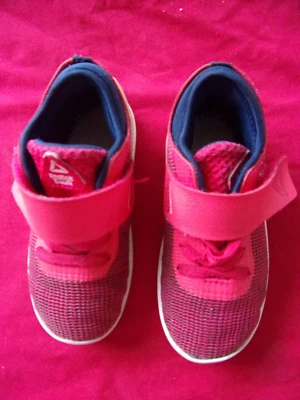 REEBOK CRIANÇA TAMANHO 7 VENTUREFLEX LONA ROSA SAPATOS PARA BRINCAR TODOS OS DIAS - Imagem 1 de 4
