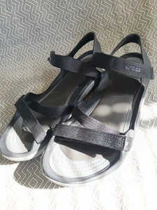Sandalias CROCS Swiftwater con correas negras con tiras talla 7 - Imagen 1 de 11