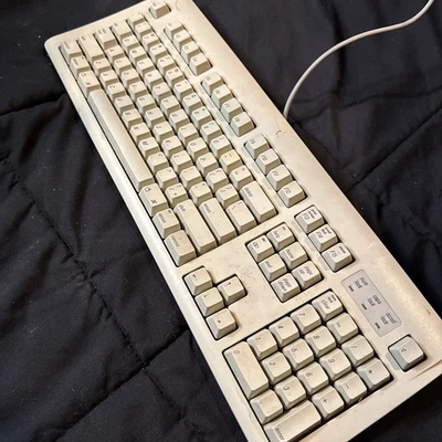 1996 Apple Design Keyboard Model Number M2980 - Image 1 of 4