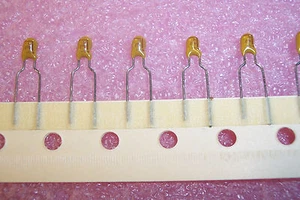 CONDENSADORES DE TANTALIO SUMERGIDOS RADIAL QTY (100) 4,7uf 10V 10% .RADIAL .2ls TAP475K010BRW AVX - Imagen 1 de 1