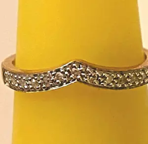 ANELLO DELICATO ORO GIALLO 10K A FORMA DI V ZIRCONI DELICATI 1,64 grammi misura 6 - Foto 1 di 7