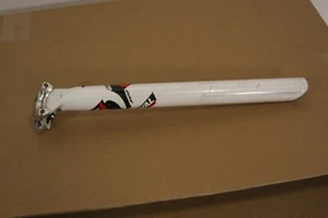 Oval Concepts 600 Alloy 2 bolt Seat post 31.6 x 350 mm White & Red  SP64 - Picture 1 of 2