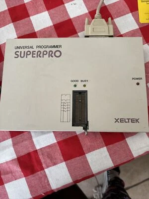 Xeltek Superpro (programador EPROM) Foto 1 de 4