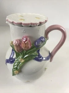 Jarra de agua blanca BELLA CASA By Ganz con tulipanes y taza superior 7"" NUEVA - Imagen 1 de 12