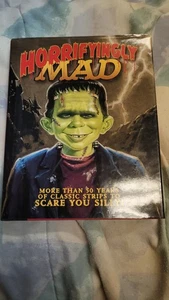 Libro de tapa dura de revista Horrifyingly MAD 50 años de tiras clásicas para asustarte - Imagen 1 de 3
