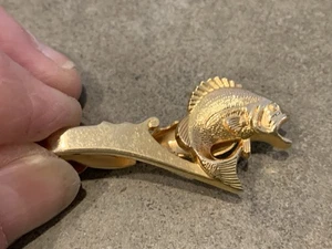 Vtg Hickok USA Large Mouth Bass Fishing Steelhead Muskie Tie Bar Clip - Picture 1 of 5