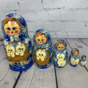 5 muñecas de anidación matrioska pintadas a mano de madera dama sosteniendo gatos gatitos ¿firmadas? - Imagen 1 de 10
