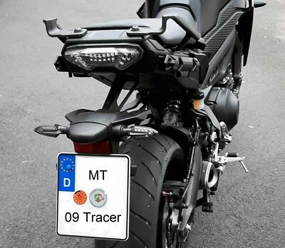 YAMAHA TRACER 9 FRECCE LED YAMAHA NERE ANTERIORI E POSTERIORI ORIGINALI - Immagine 1 di 4