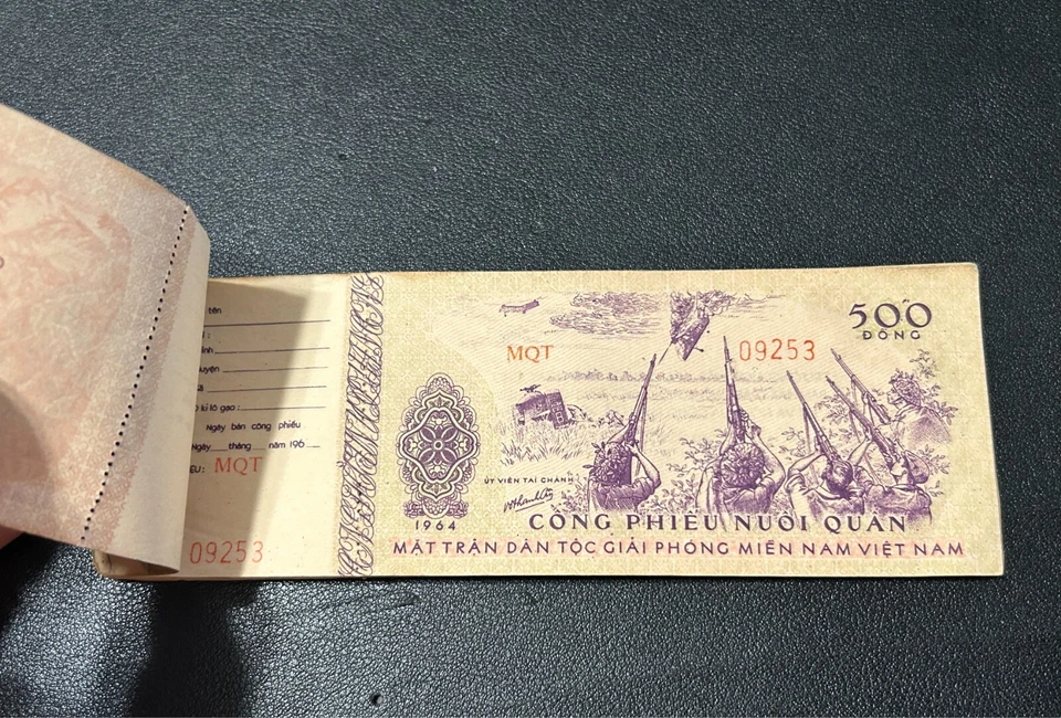 1964 Vietnam Vietcong Cong Phieu Nuoi Quan 500 Dong Credit ORIGINAL BOOK 23 NOTE - Image 1 of 4