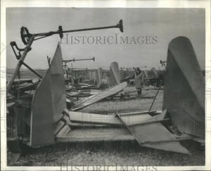 1944 Press Photo Hamp Harvesting Machines Cutting Weath - RRS19407 - Picture 1 of 2