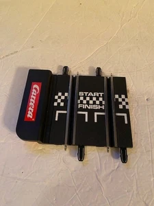 Carrera GO Start Finish Track con CONTROL POWER PLUG 1:43 Slot Car Ricambio - Foto 1 di 4