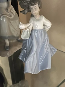 LLADRO NAO 1088 Girl With Dove - Picture 1 of 8