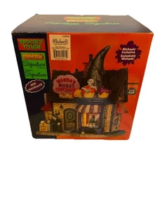 LeMax Wanda’s Wicked Cupcake Shop beleuchtet mit Box Halloween nicht mehr produziert - Bild 1 von 19