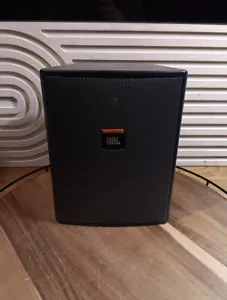 JBL Control 25 abgeschirmter oberflächenmontierter Lautsprecher für Innen/Außen | schwarz - Bild 1 von 5