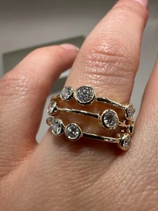 Anillo multi estación de diamantes cultivados en laboratorio de 0,69 quilates de oro amarillo de 9 quilates LGSL100 - Imagen 1 de 20