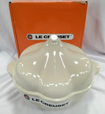 Le Creuset Garlic Casserole Shape Cocotte 22cm 8-2/3" 2.25qt Dune Stoneware - Image 1 of 4