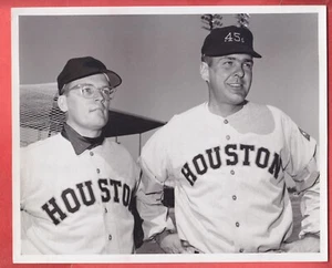 1964   HOUSTON  COLT 45'S       8 X 10    CLAUDE RAYMOND ,   HAL WOODESHICK - Picture 1 of 2