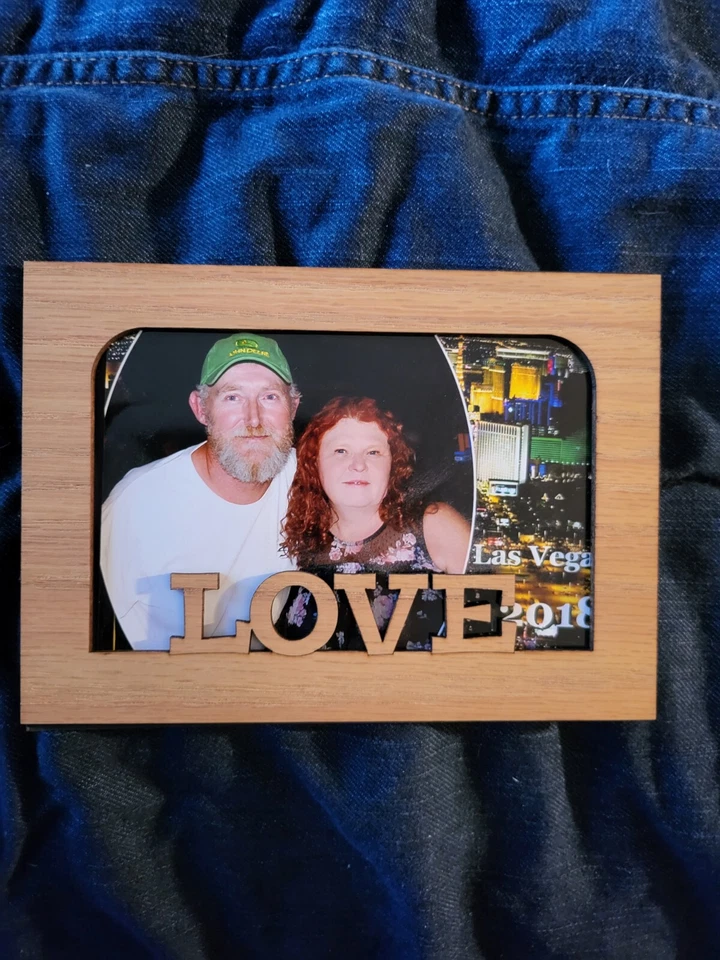 Nuevo marco de fotos "Love" 5 X 7 grabado con láser mate/¡Gran regalo! Foto 1 de 1