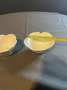 Vintage schöne weiße Porzellan Lotusblume geformt 4" Schüssel Menge 2 - Bild 1 von 4