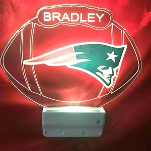 New England Patriots NFL Nachtlicht Personalisieren LED Plug In Dämmerung bis Dämmerung Sensor - Bild 1 von 12