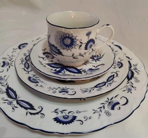 House Of Pril Blau Zwiebelmuster Jakobsmuschel Rand Abendessen & Dessert Teller & Teetasse & Untertasse - Bild 1 von 13