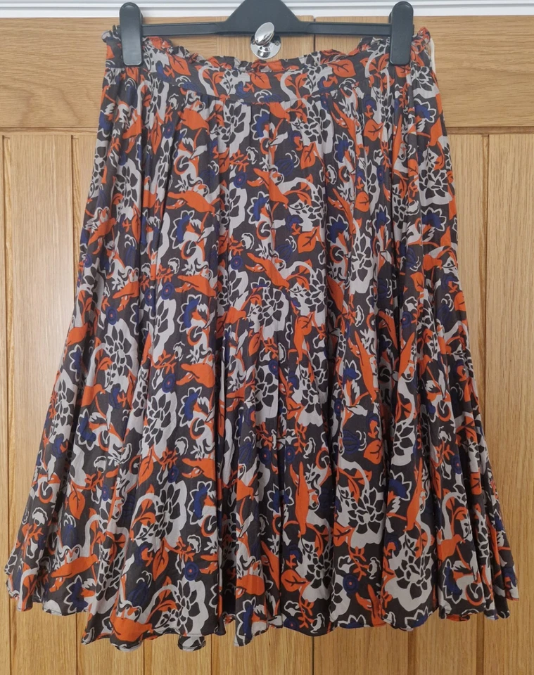 Farhi by Nicole Farhi 100% Silk Knee Length Lined Floaty Skirt  UK Size 12 - Image 1 of 4