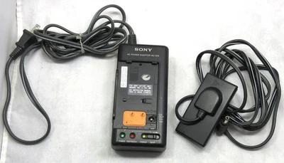 Adaptador de corriente/cargador de batería Sony AC-S10 PARA REPUESTOS con conector DK-80 - funciona Foto 1 de 4