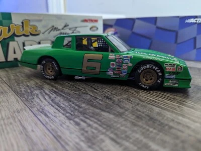 Acción 1983 Mark Martin #6 Jim Magill Green Monte Carlo ¡Autografiado! Foto 1 de 4