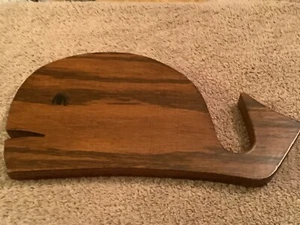 UPWRIGHT WOOD WHALE DESIGN SHELF DECORATION - Picture 1 of 3