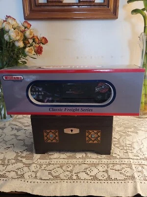 Williams Bachmann 47014  40 Ft Box Car Chicago & North Western - Image 1 of 4