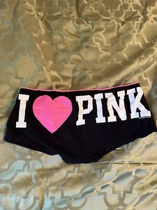 Victoria's Secret VINTAGE Rosa Colección Niño Pantalones Cortos I Love Rosa RARO NUEVO CON ETIQUETAS - Imagen 1 de 8