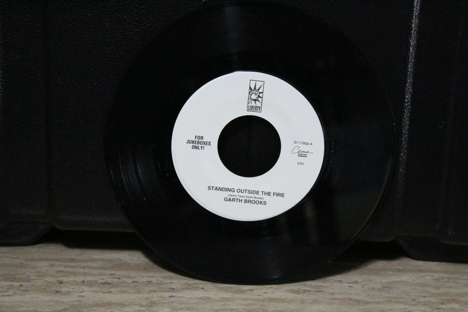GARTH BROOKS 45 RPM PROMO RECORD...FULL 30 - Image 1 of 1