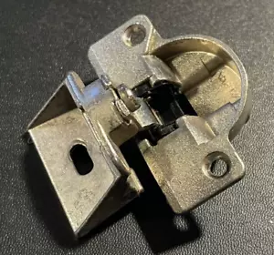 Cerniera per armadio MEPLA 698.254.53.00 con piastra di montaggio 348.253.51.02 made W. GERMANY - Foto 1 di 9