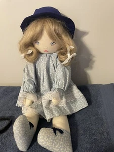 Muñeca de tela niña - Peluche Pauline Bjonness Jacobsen - Cabello rubio/Vestido azul - Imagen 1 de 8