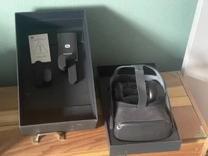 Black Oculus Quest - Picture 1 of 12