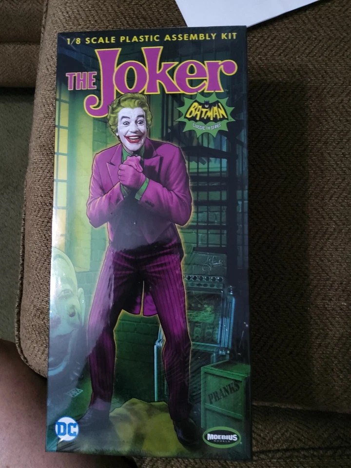 Moebius Models 1:8 Joker-1966 Batman TV Series plastic model kit MOE956 - Image 1 of 1