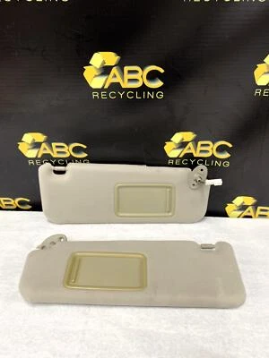 Juego de parasol iluminado izquierdo y derecho Toyota Prius 2006-2009 Foto 1 de 4